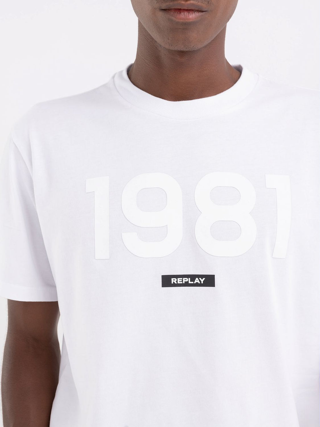 REPLAY CREWNECK T-SHIRT IN JERSEY WITH EMBOSSED PRINT