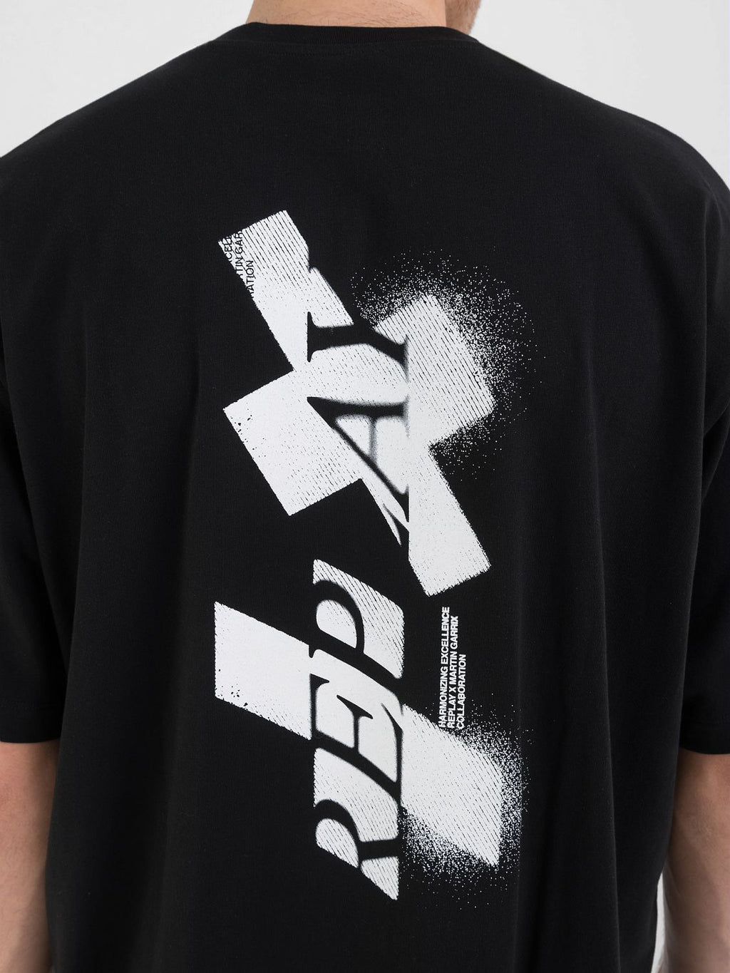 REPLAY CREW-NECK T-SHIRT WITH REPLAY X GARRIX LOGOS FRONT AND BACK