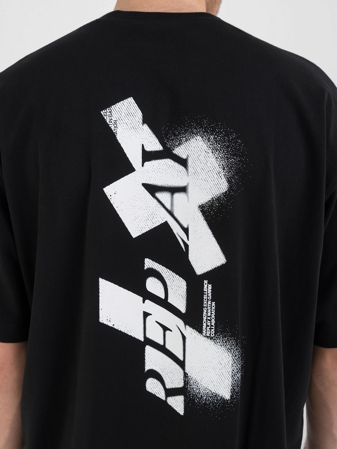 REPLAY CREW-NECK T-SHIRT WITH REPLAY X GARRIX LOGOS FRONT AND BACK